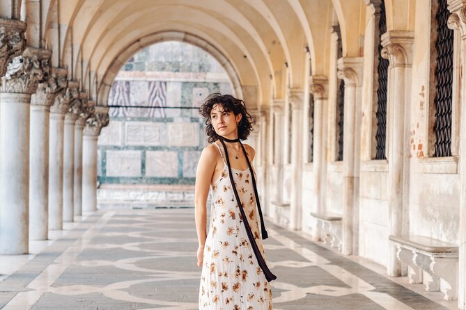 Venice Professional Photoshoot (up to 6 people included) - Why a private photoshoot fits Venice so well