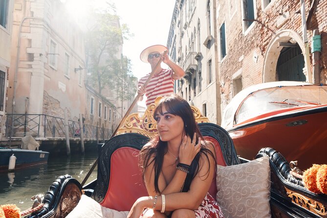 Venice Professional Photoshoot (up to 6 people included) - Private, small-group feel (up to 6) and the human part