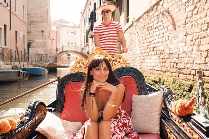 Venice Professional Photoshoot (up to 6 people included) - Meeting at Chiesa di San Zaccaria: arrive ready, not rushed