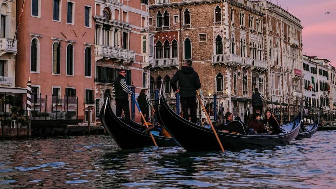 Venice: Shared Gondola Ride at Sunset - Key points before you go