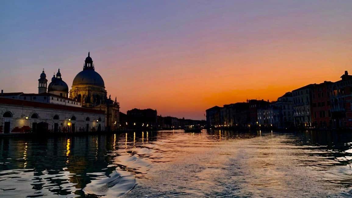 Venice: Shared Gondola Ride at Sunset - Weather and flood levels: how the plan can change