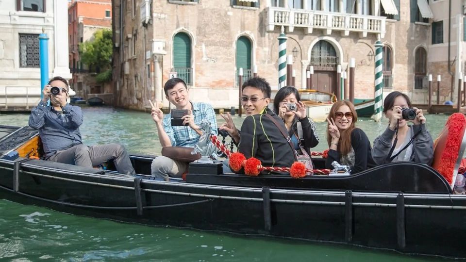Venice: Shared Gondola Ride at Sunset - Who should book this sunset shared gondola