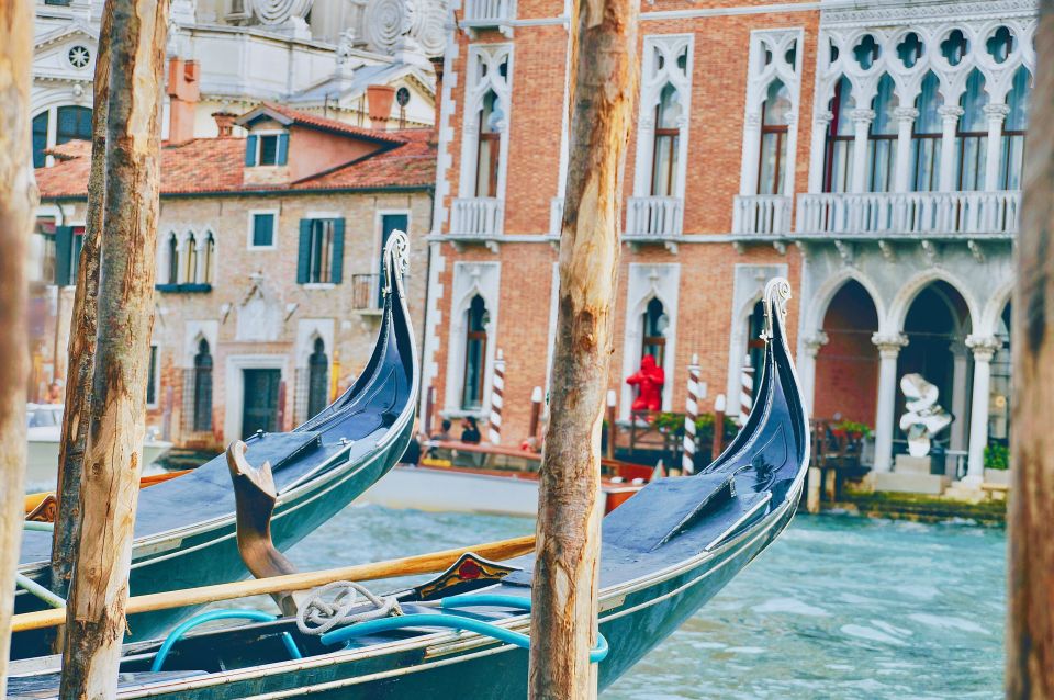 Venice: Shared Gondola Ride through the Lagoon City - Punta della Dogana and finishing the loop
