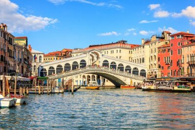Venice Small Group Walking Tour with St. Mark's Basilica Terrace - Starting at Chiesa di San Giacomo di Rialto: the local warm-up