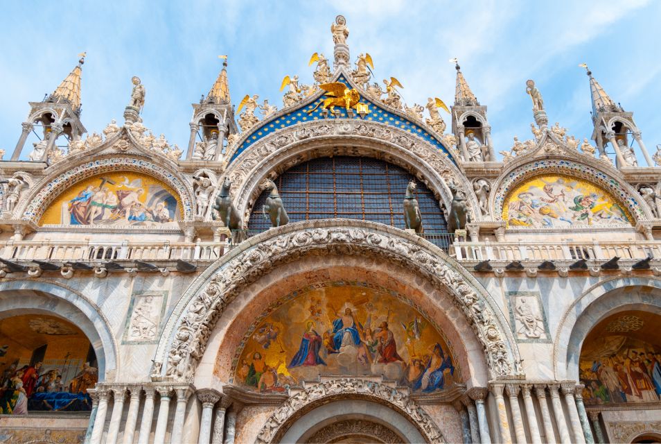 Venice: St Mark's Basilica, Doge's Palace, and Gondola Ride - The Bridge of Sighs and the prisons: where the story turns