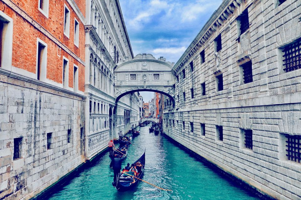 Venice: St Mark's Basilica, Doge's Palace, and Gondola Ride - The gondola ride: 30 minutes that change your pace