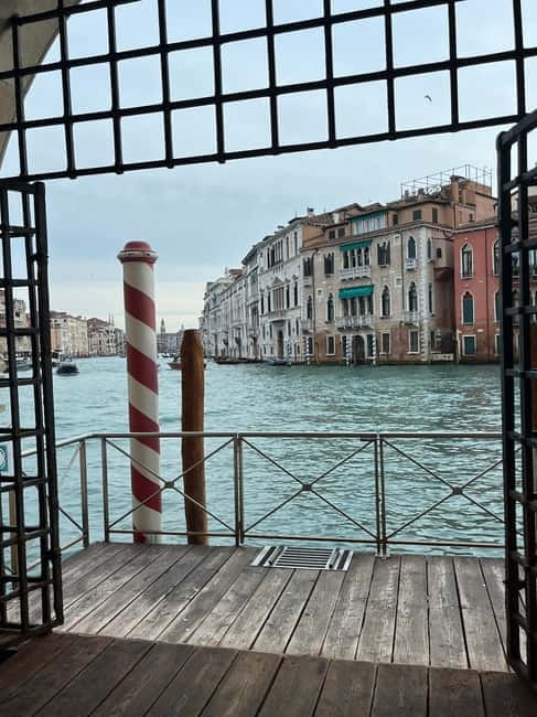 Venice: Sunrise Walking Tour with Espresso - Group size, headsets, and hearing your guide in tight streets