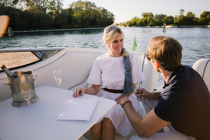 Venice: Sunset Lagoon Experience - Getting on board: the practical comfort that matters