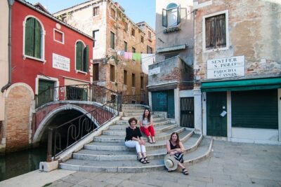 Venice Visitor 90min 40 pictures Photo Session in Venice - Starting at Campo S. Giacomo di Rialto: Easy to Find, Low-Stress to Begin