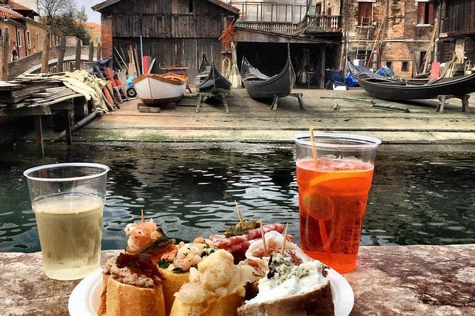 Venice Walking Tour: Eat and Drink - Stop 3: Calle Varisco and the feel of a typical Venetian street