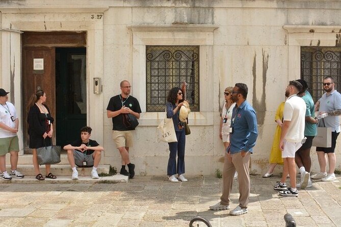 Venice Walking Tour with Gondola Ride Experience - Bridge of Sighs views and the gondola handoff
