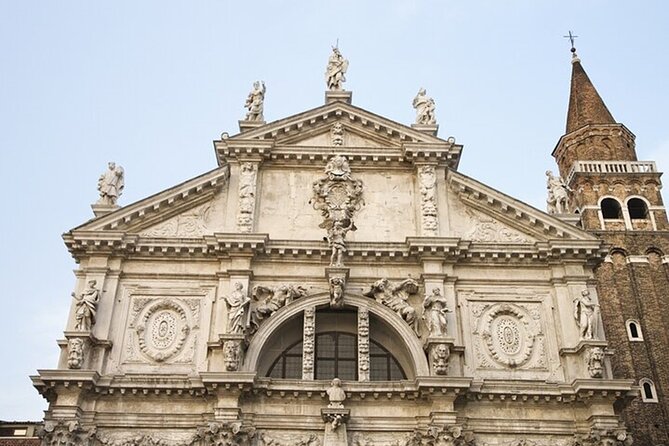 Venice Walking Tour with Gondola Ride Experience - Campi and campielli: open squares for breaks and photos