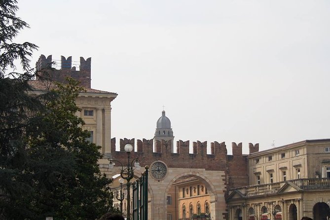 Verona City Sightseeing Walking Tour of Must-See Sites with Local Guide - Why the small group size changes the whole feel