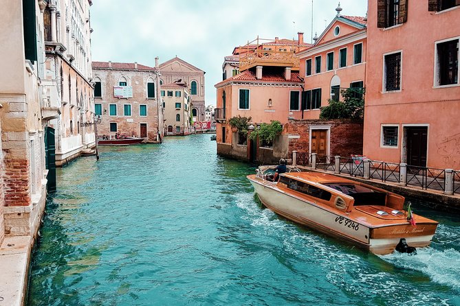 Walking in Venice Off-the-beaten Track - Stop 2: Canal Grande Photo Time—A Planned Moment for the Best Angles