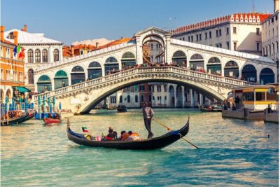 Walking Tour and Enchanting Gondola Journey in Venice - Ponte di Rialto: the iconic crossing, plus a view you’ll want to remember