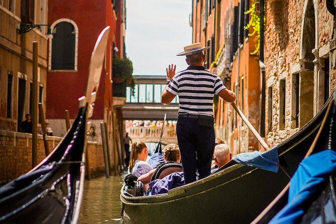 Walking Tour and Enchanting Gondola Journey in Venice - Timing tips that will save your tour day