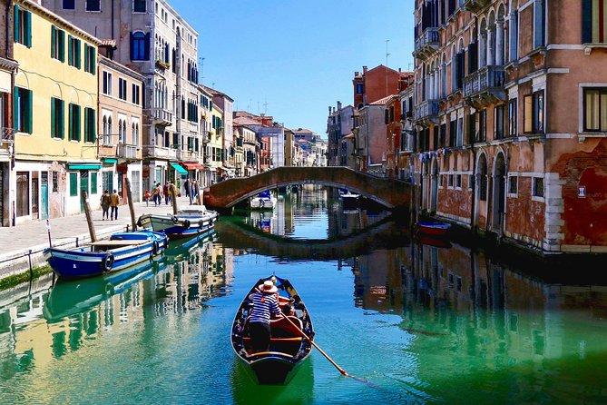 Walking Tour of Venice with Mini Cruise - Ponte di Rialto and Piazza San Marco: two icons, one tight stretch