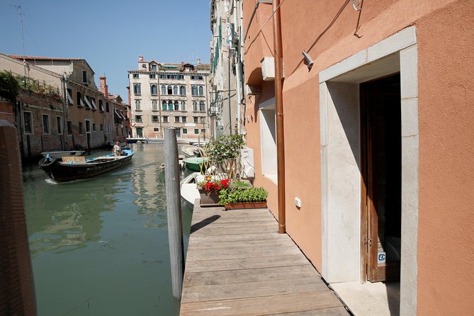 Wine Tasting in Venice - A small Venetian wine bar session in Dorsoduro